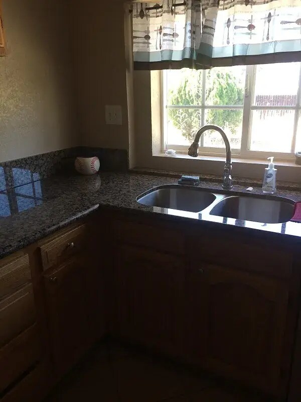 Building Photo - 2517 Rancho Dr