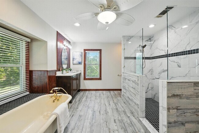 Building Photo - 1323 Dublin St