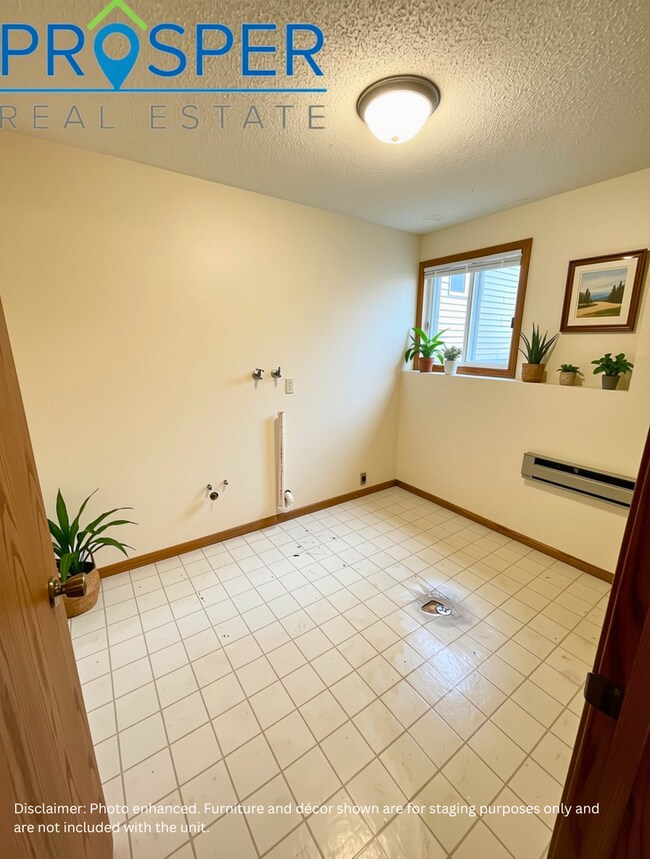 Building Photo - 874 Kari Dr