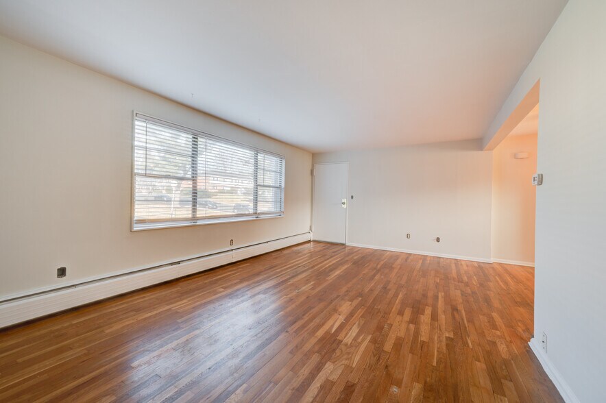 Building Photo - 22 Deerfield Ct