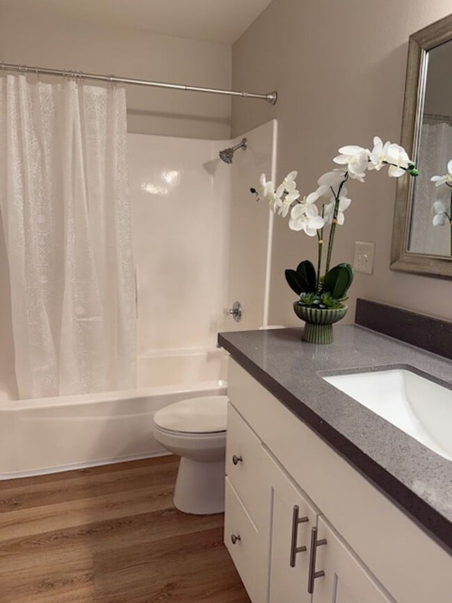 Building Photo - Irvine 2 bedroom with Upgrades