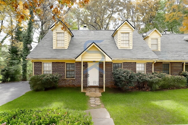 Building Photo - Move in before December 31st and choose your reward: a $250 Amazon Gift Card or a 55" Smart TV!