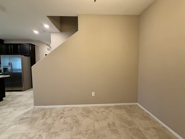 Building Photo - 3 BED 3 BATH 2 CAR GARAGE TOWNHOUSE W/ PRIVATE YARD, LOFT & BEDROOM DOWNSTAIRS IN GATED COMMUNITY...