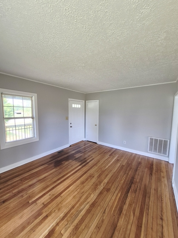 Building Photo - 2917 Creighton Rd