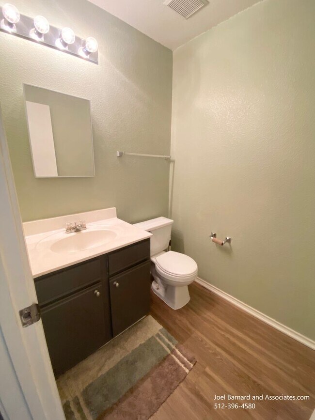 Building Photo - Available July 6: Very Clean, Well Maintai...