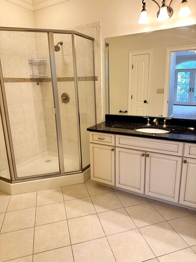 Building Photo - Madison Avenue, Park Ridge, NJ 07656 - 2 BR 2 BA condo