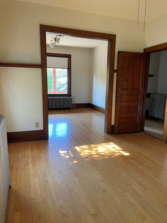 Building Photo - 216 Ann St