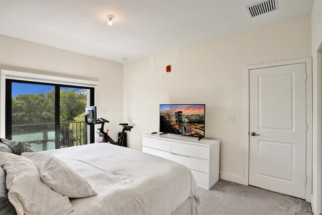 Building Photo - 8001 NW 41st St