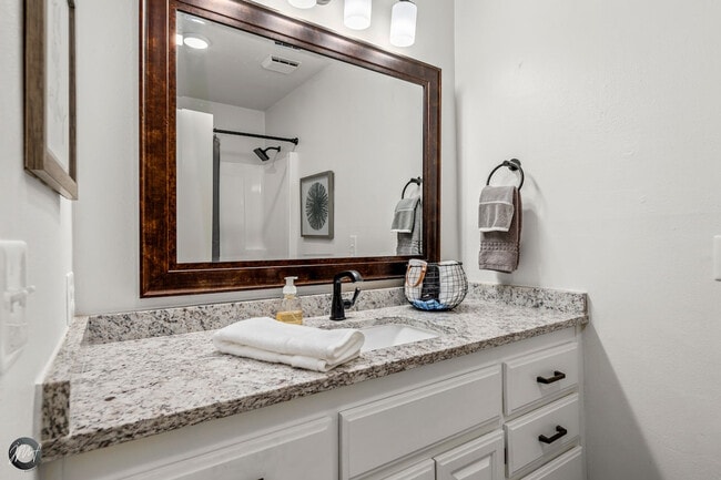 Building Photo - 30 Lunsford Ln