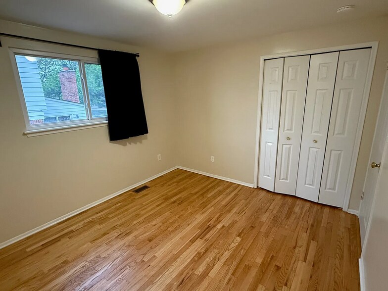 Building Photo - 2884 E Eisenhower Pky