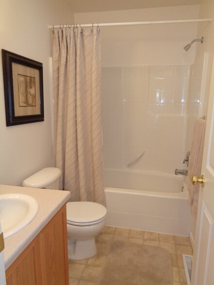 Building Photo - 209 Long Island Ave