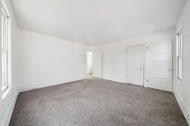 Building Photo - Fresh 3 bedroom home in Jeannette availabl...
