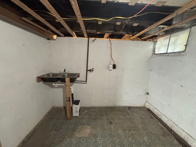 Building Photo - Beautiful 2 Bedroom 1 Bathroom home in Bea...