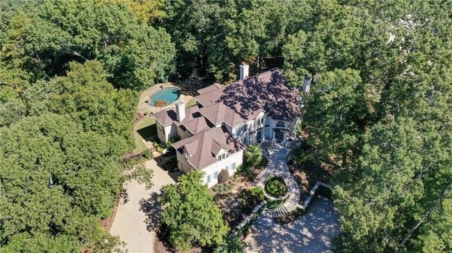 Building Photo - 1965 W Wesley Rd NW