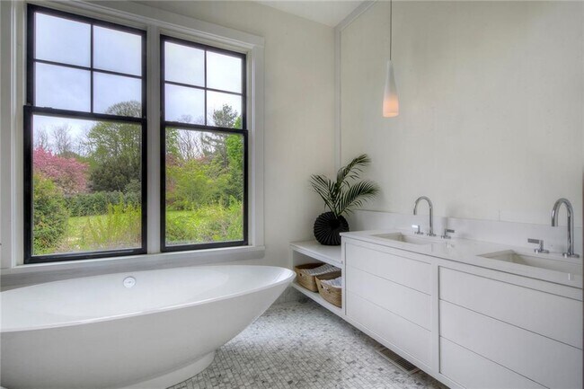 Building Photo - 766 Indian Ave