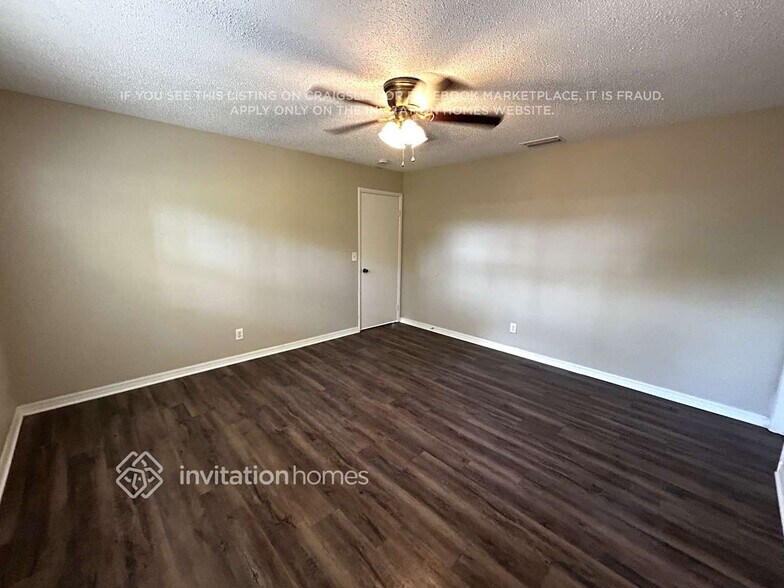 Building Photo - 2615 Roxie Ave