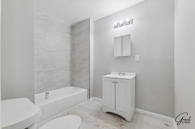Building Photo - $1350 3 bedroom