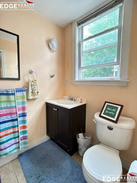 Building Photo - 157 Murdock St