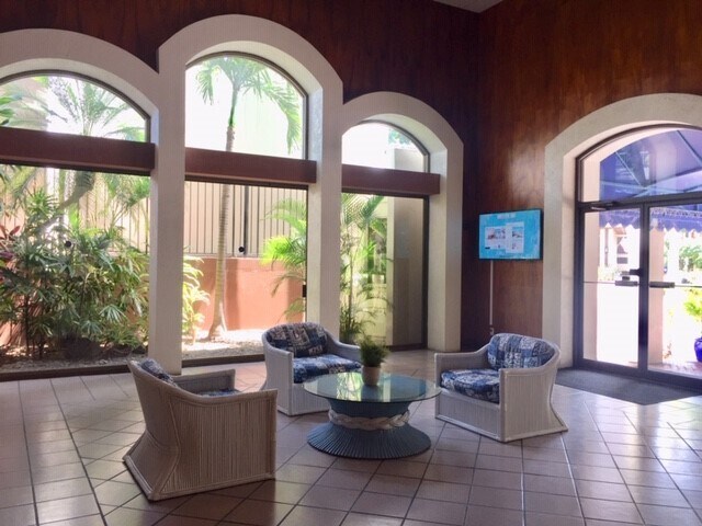 Lobby - 400 Hobron Ln