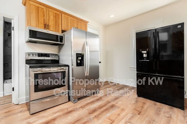 Building Photo - 479 Siebert St