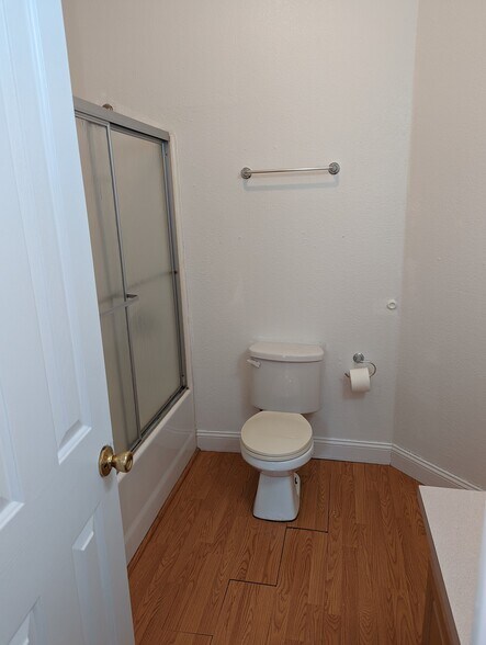Building Photo - 514 Holbrook St
