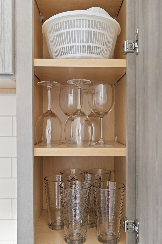 Building Photo - 501 N Perth St