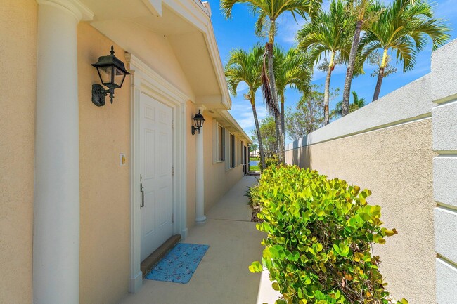 Building Photo - 9083 SE Hawks Nest Ct