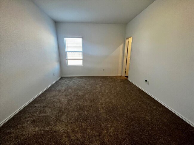 Building Photo - 2400 Fullmoon Dr