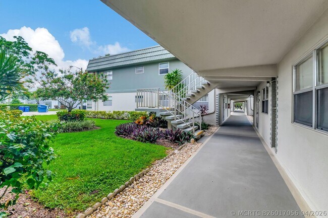 Building Photo - 89 Flanders Dr