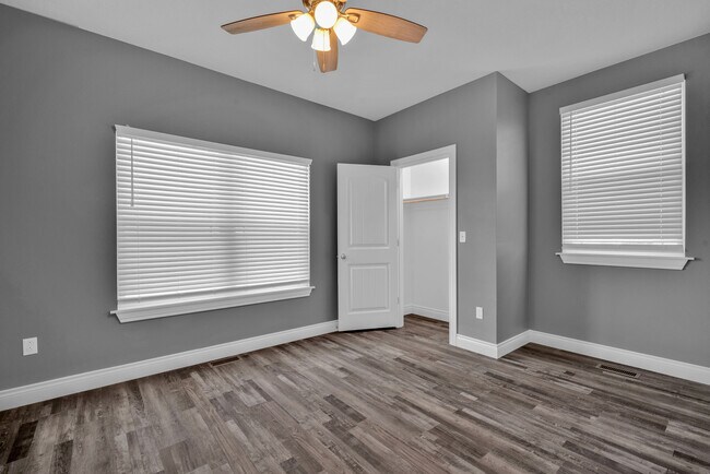 Building Photo - 3011 E 12th St