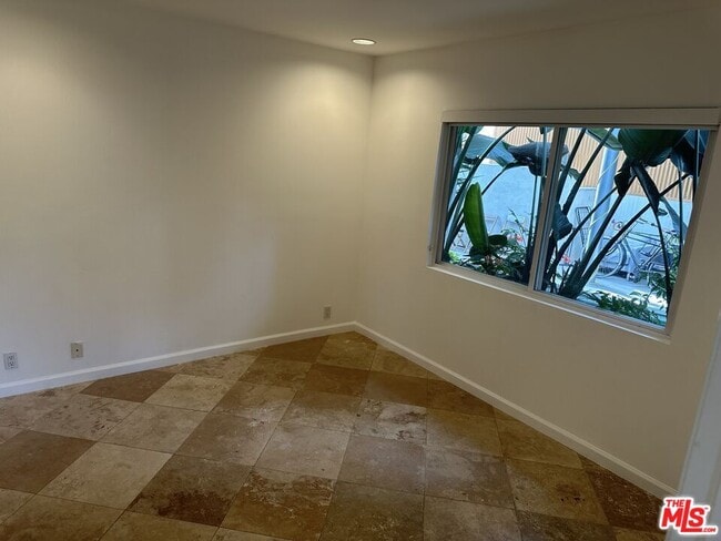 Building Photo - 2454 Penmar Ave