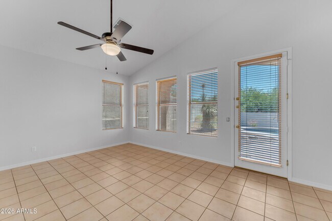 Building Photo - 13867 E Paradise Ln