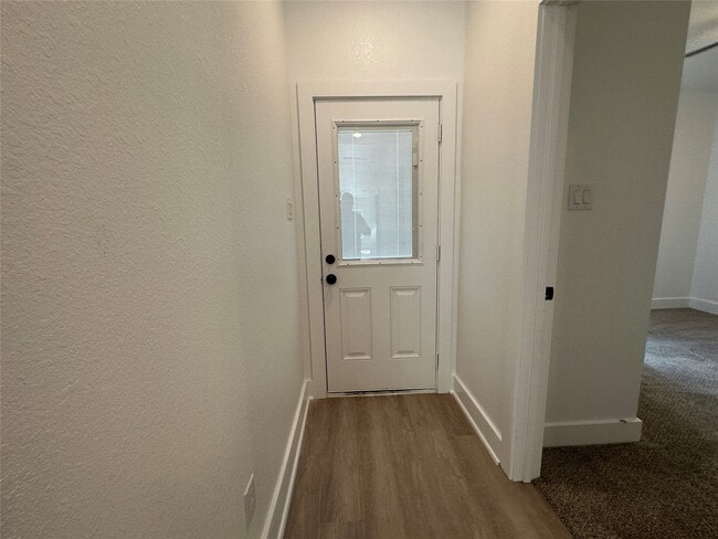 Building Photo - 243 Broadhurst Dr