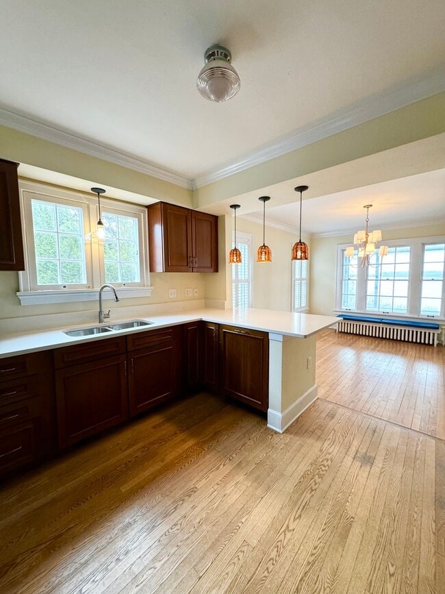 Building Photo - Maple Bluff House