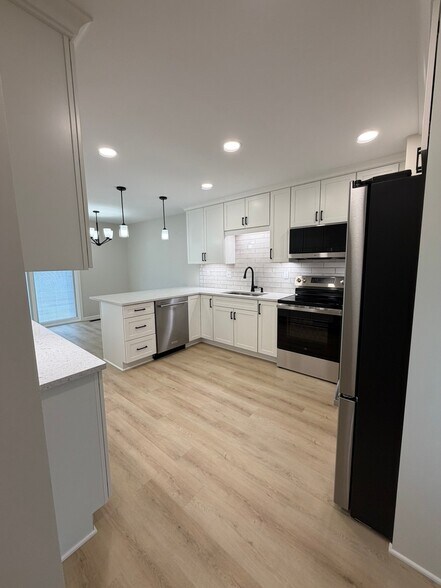 Building Photo - 16696 F-Drive N