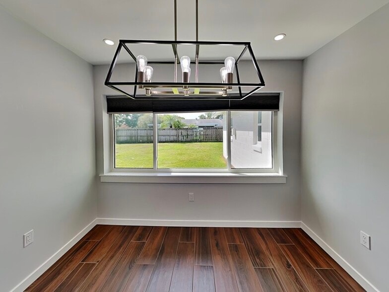 Building Photo - 2852 Scarlet Rd