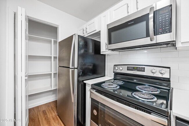 Building Photo - 3065 N 67th Ave