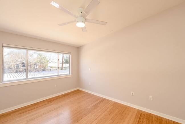 Building Photo - Modern 2 bed, 2 bath condo in South Austin