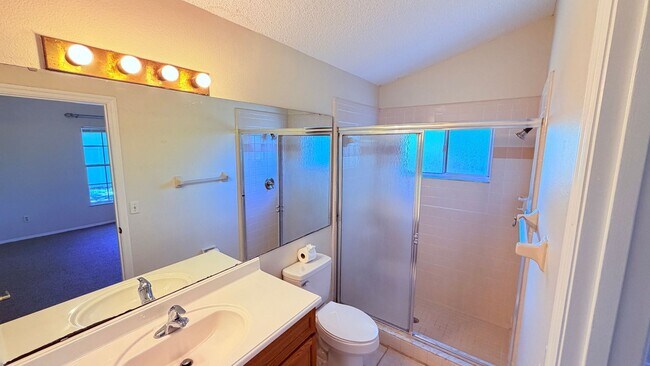 Building Photo - Bright 3/2 Home Near UCF with Vaulted Ceilings & Spacious Backyard!