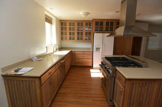 Building Photo - Green Acres Neighborhood