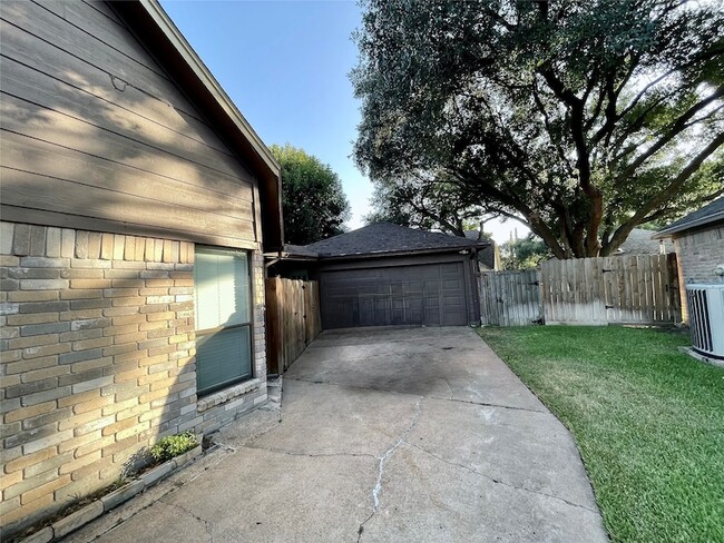 Building Photo - 8215 Sean Park Ct