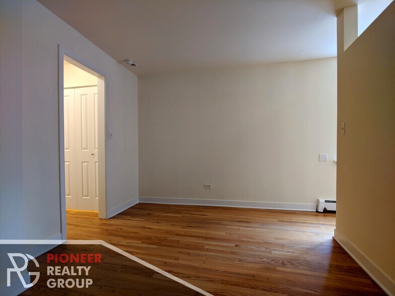 Building Photo - 630 W Wrightwood Ave