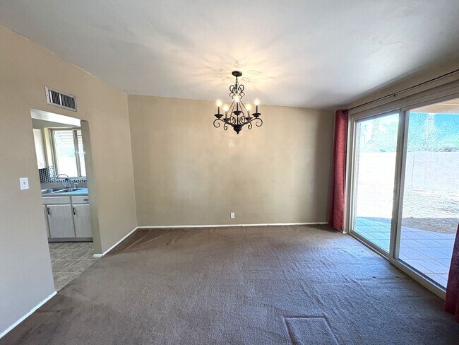 Building Photo - 3 Bedrooms 2 Bath Eastside Rental