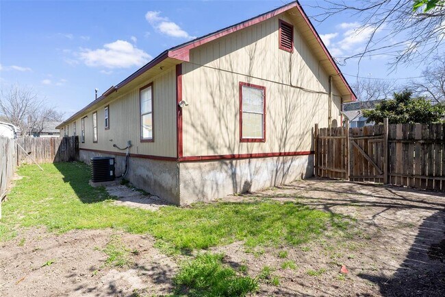 Building Photo - 505 E Applegate Dr