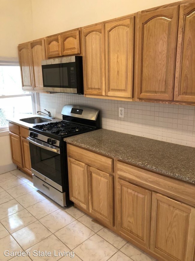 4 Br 1 5 Bath House 108 N 13th St Newark Nj Apartment Finder 4 Br 1 5 Bath House 108 N 13th St