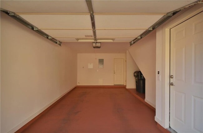 Building Photo - 13420 Lyndhurst St