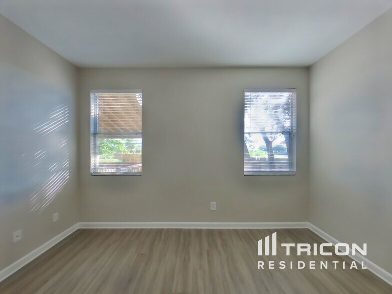 Building Photo - 312 Nogales Ln