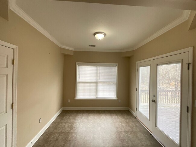 Building Photo - 852 Hamilton Ct