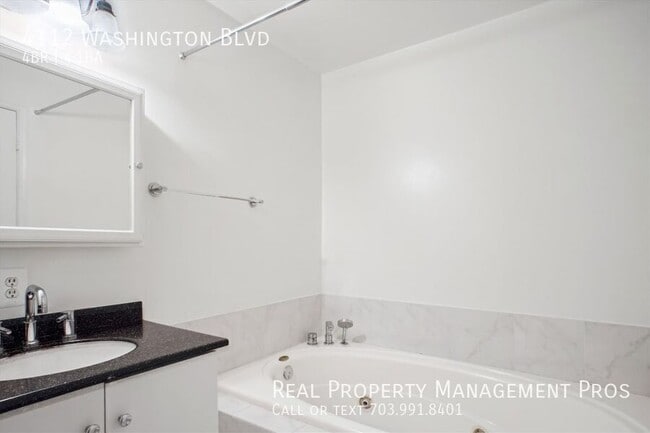 Building Photo - 4112 Washington Blvd