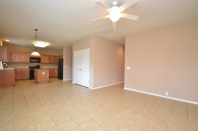 Building Photo - 915 Butterfly Ln